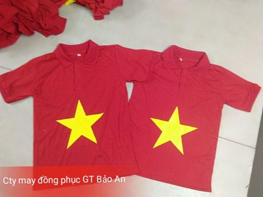 Áo cờ đỏ sao vàng là một trong những biểu tượng quốc gia phổ biến nhất của Việt Nam. Chiếc áo thun phong cách mới đầy màu sắc có cổ này sẽ mang lại cảm giác tự tin cho bạn. Hãy thưởng thức hình ảnh đẹp và tham quan ngay bộ sưu tập áo cờ đỏ sao vàng có cổ năm 2024 của chúng tôi.