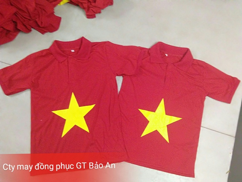 Áo thun cờ đỏ sao vàng cổ cao mang đến sự lịch lãm và độc đáo cho người mặc. GT Bảo An áo thun cờ đỏ sao vàng Việt Nam sử dụng chất liệu tốt nhất để tạo ra chiếc áo thể hiện sự sang trọng và tự hào của dân tộc.