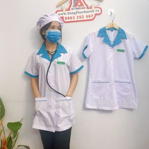 Áo blouse điều dưỡng tay ngắn phối viền xanh cho nữ 03