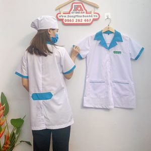 Áo blouse điều dưỡng tay ngắn phối viền xanh cho nữ 04