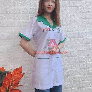 Mẫu Áo Blouse Tay Ngắn Màu Trắng Phối Viền Xanh – Vải Kate Silk Cao Cấp – Khớp AQ