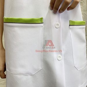 Mẫu Áo Blouse Dược Sĩ Cao Cấp Màu Trắng Phối Xanh Cốm Nutricenter