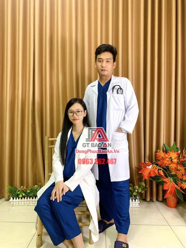[May Sẵn] Bộ Scrubs bác sĩ, kỹ thuật viên phòng mổ màu xanh đoàn - Bộ quần áo Blouse nam nữ cổ tim vải Kate Ford SG