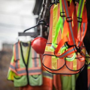 Các loại áo bảo hộ phản quang thường dùng