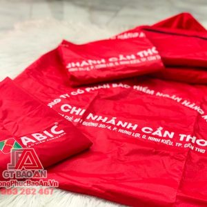 Xưởng may áo mưa quảng cáo theo yêu cầu TPHCM – Mẫu áo mưa chữ T cài cạnh công ty ABIC