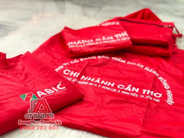 Xưởng may áo mưa quảng cáo theo yêu cầu TPHCM – Mẫu áo mưa chữ T cài cạnh công ty ABIC