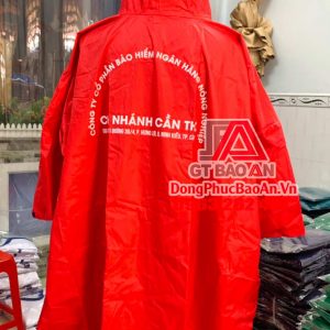 Xưởng may áo mưa quảng cáo theo yêu cầu TPHCM – Mẫu áo mưa chữ T cài cạnh công ty ABIC