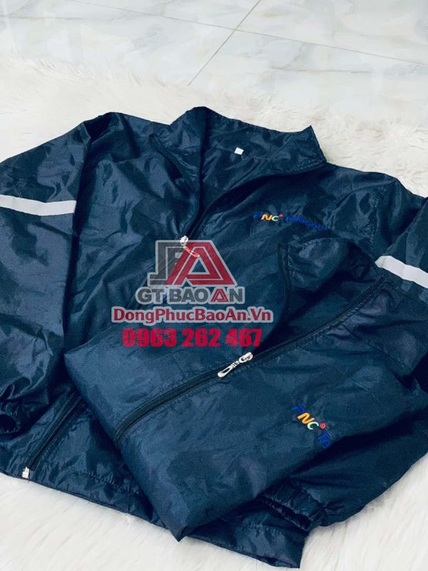 10+ Mẫu áo khoác gió đồng phục thông dụng nhất 2021 – Xưởng may áo khoác đồng phục theo yêu cầu TPHCM