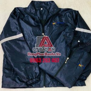 Đặt may áo khoác in logo công ty theo yêu cầu TPHCM - Mẫu áo khoác dù 2 lớp chống thấm PNC Telecom