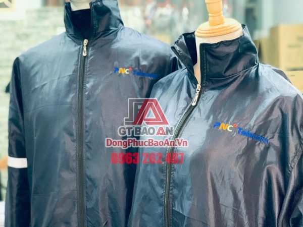 Đặt may áo khoác in logo công ty theo yêu cầu TPHCM - Mẫu áo khoác dù 2 lớp chống thấm PNC Telecom