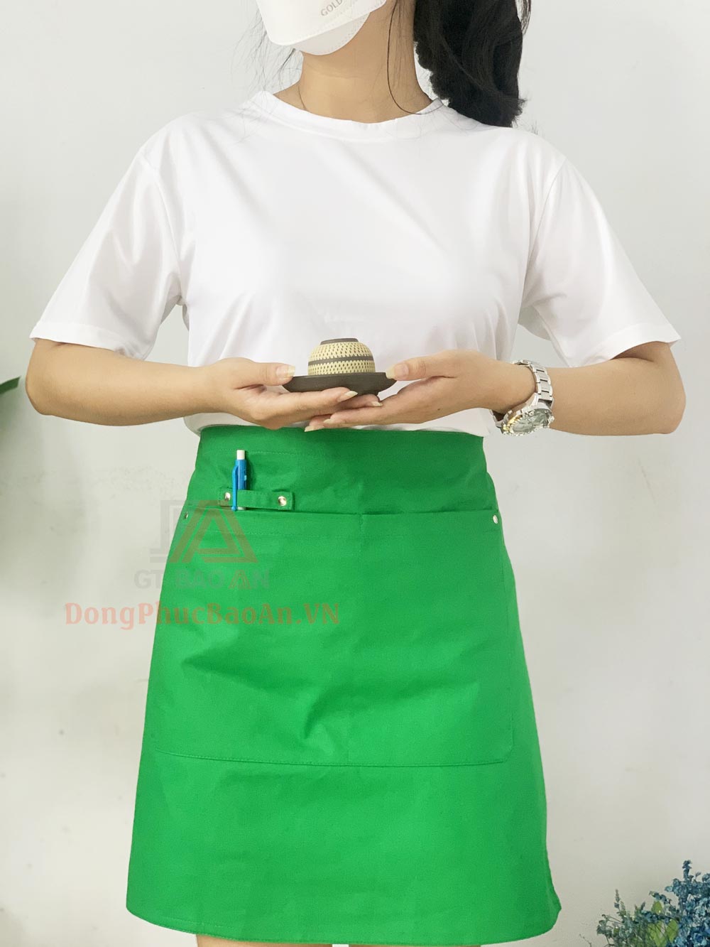 Đồng phục quán cafe đẹp TPHCM: 10 mẫu tạp dề phục vụ nhà hàng quán