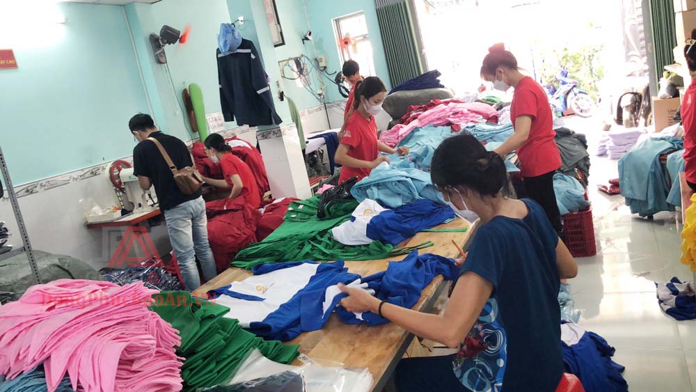 Đặt may áo khoác gió đồng phục công ty theo yêu cầu TPHCM Quận Bình Tân