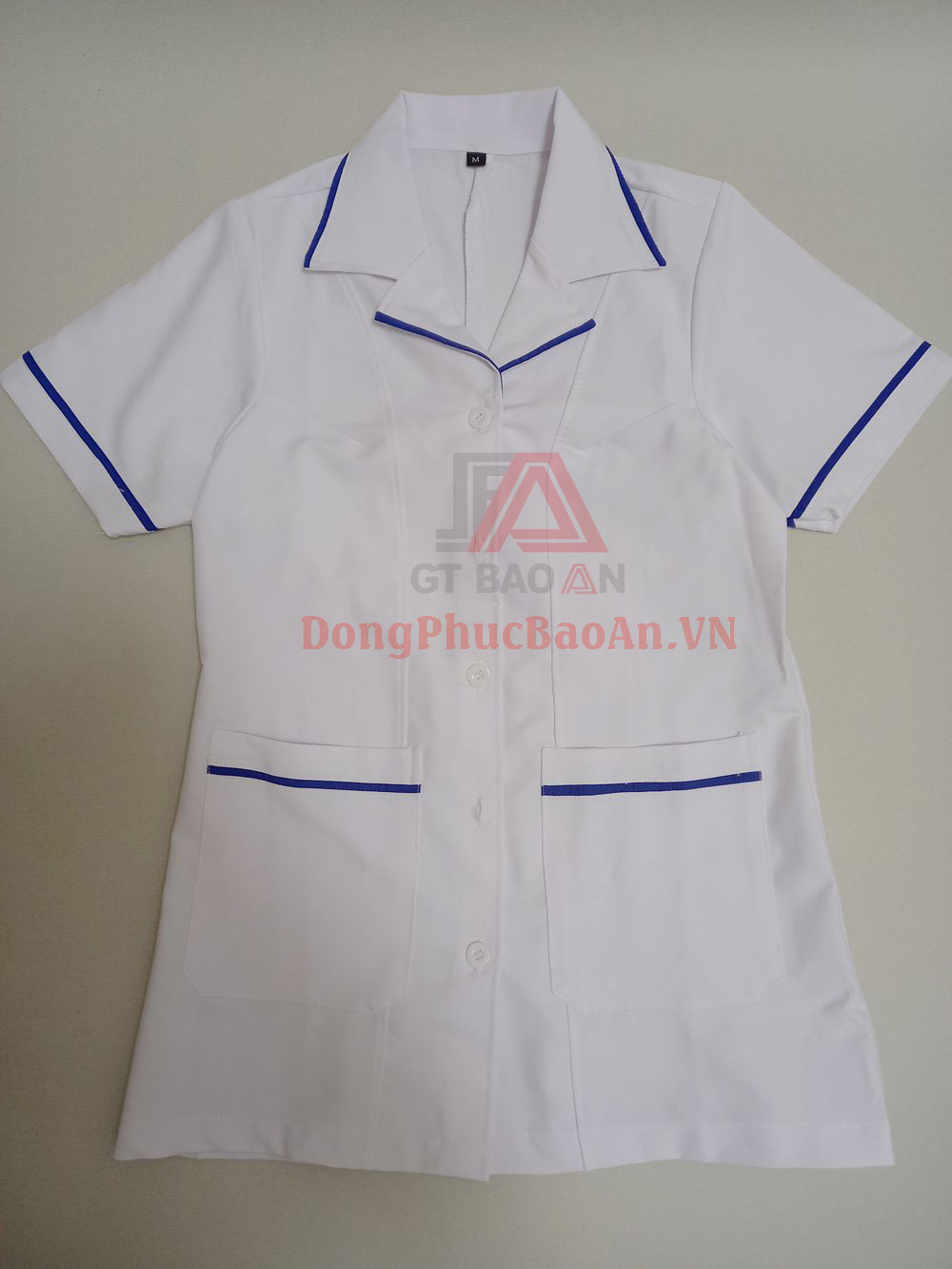[Có Sẵn] Đồng phục blouse trắng bác sĩ, y tá tay ngắn phối viền xanh bích chất Cotton Hàn