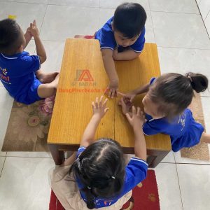 Top 4 chất liệu vải may áo thun đồng phục mầm non cho trẻ