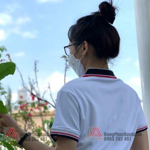 Nơi may áo thun đồng phục nhân viên công ty, áo thun cổ trụ màu trắng phối mới nhất hiện nay