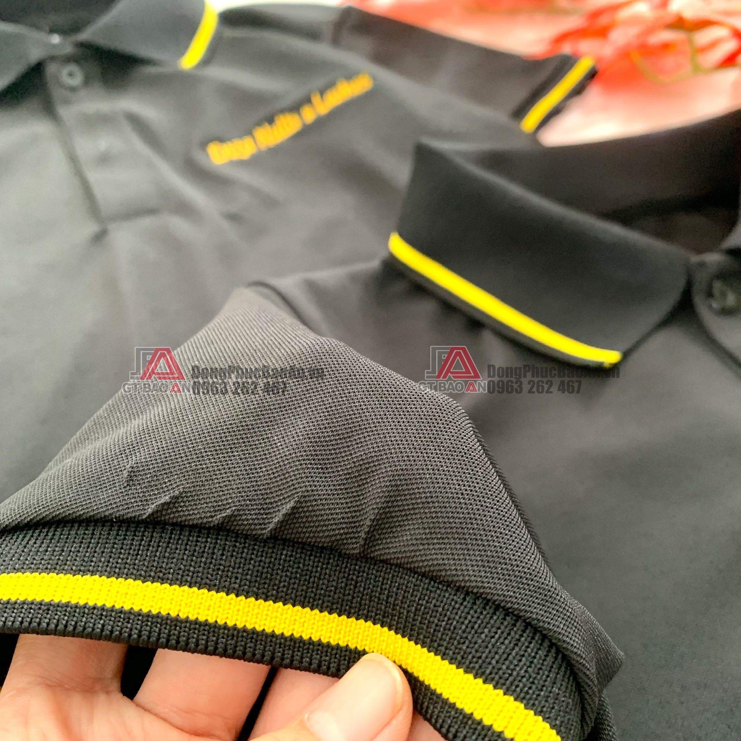 Mẫu áo đồng phục tiệm nails đẹp, chuyên nghiệp có logo giá tại xưởng TPHCM - Enza Nails & Lashes