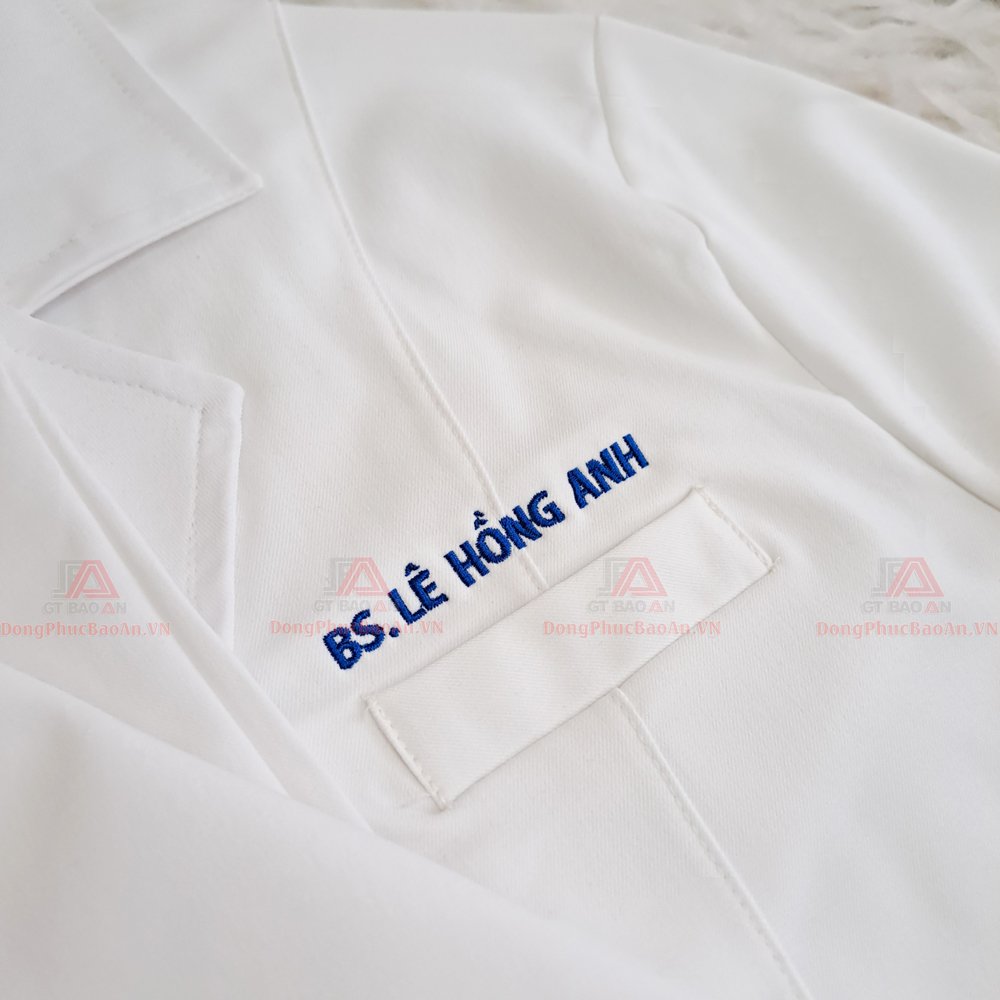 Nhận thêu tên lên áo blouse bác sĩ, dược sĩ may sẵn nhanh rẻ TPHCM quận Bình Tân