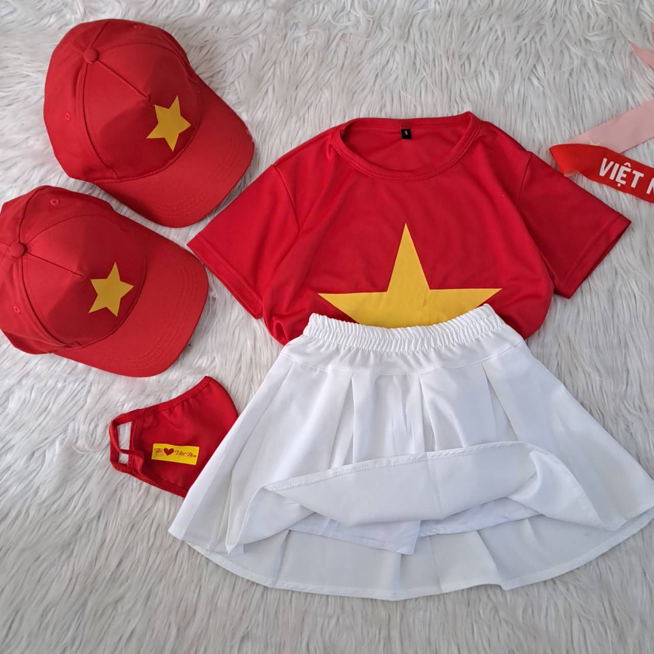 Bộ quần, váy áo cờ đỏ cho bé