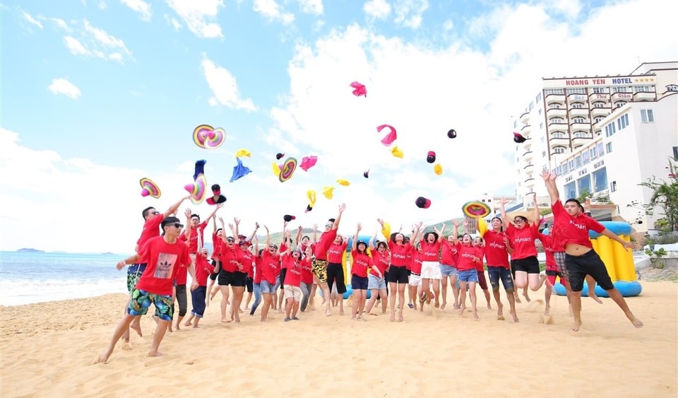 Màu sắc của áo đồng phục team building hot nhất năm 2024