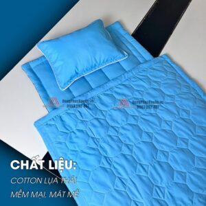 Chất liệu bộ chăn gối nêm cho bé là cotton lụa thoáng mát