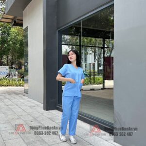 Bộ scrubs cổ tim cho nhân viên spa nữ