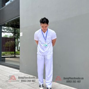 Bộ scrubs cổ tim tay ngắn cho nhân viên điều dưỡng