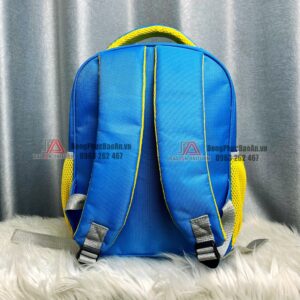 Mặt sau của balo đồng phục