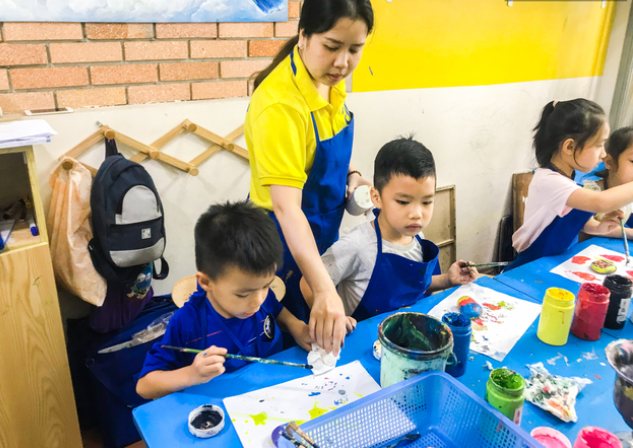 Tạp Dề Cho Bé - Người Bạn Đồng Hành Tuyệt Vời Trong Các Buổi Ngoại Khóa