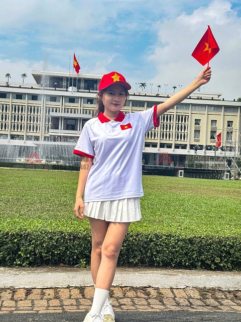 Phối với chân váy