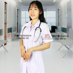 chi tiết mẫu áo blouse dược sĩ nữ