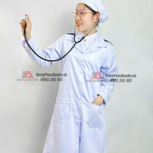 kết hợp phụ kiện với áo blouse