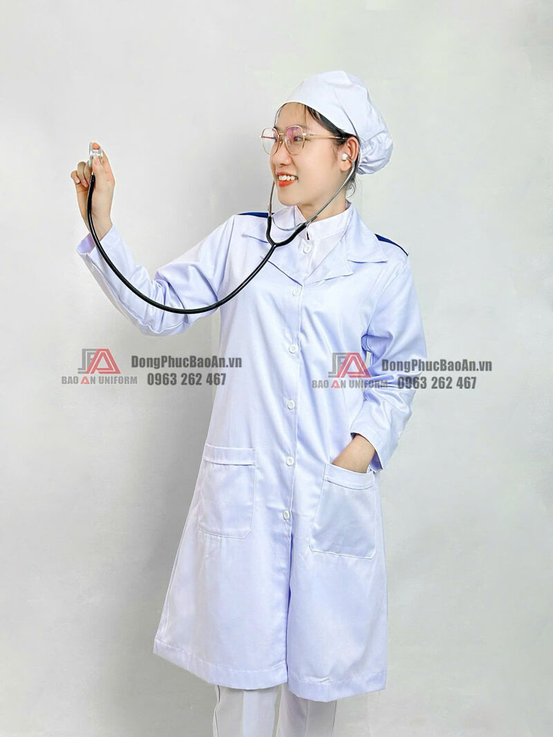kết hợp phụ kiện với áo blouse