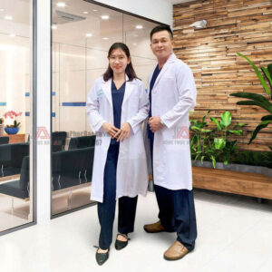 áo blouse thêu tên logo