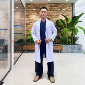 áo blouse trắng thêu logo