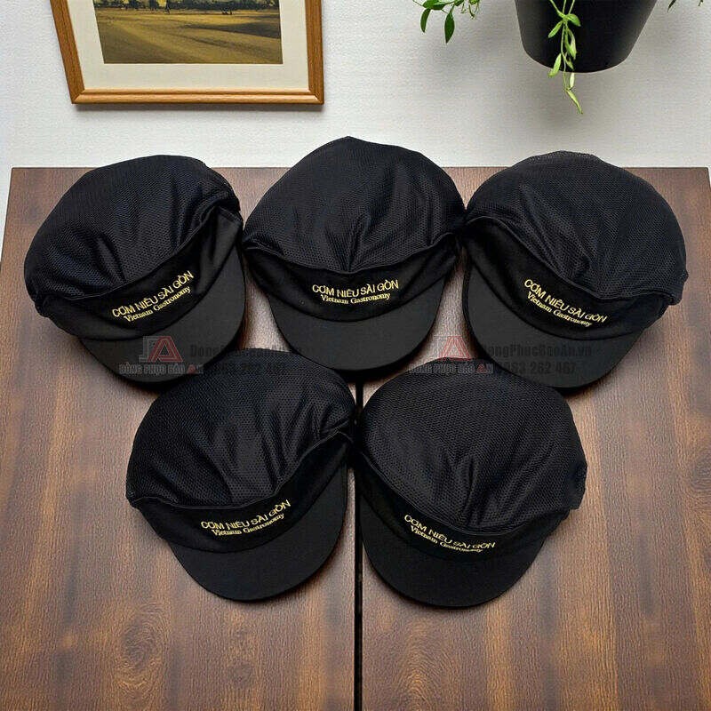 nón vải lưới đen quán cơm niêu sài gòn